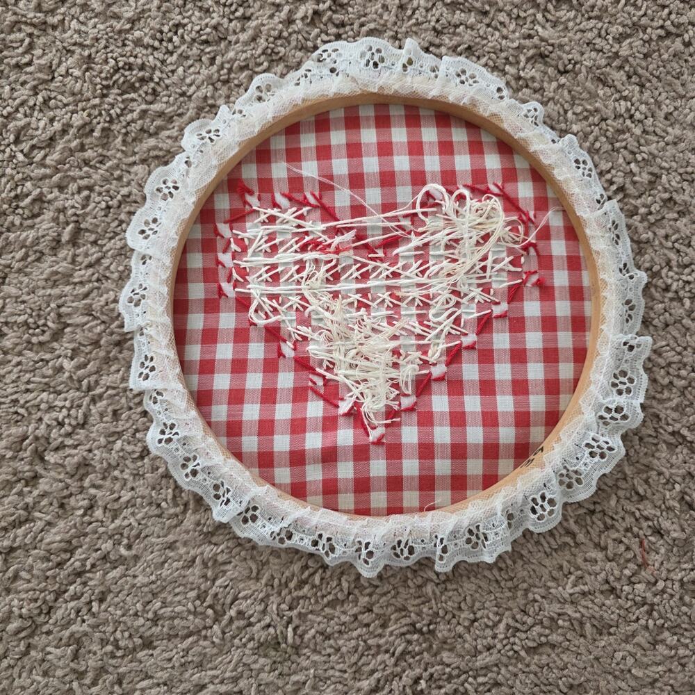 Vintage Embroidered Heart Loop Lacw Trim Plaid Gimgham Cottagecore Farmhouse - Picture 3 of 4